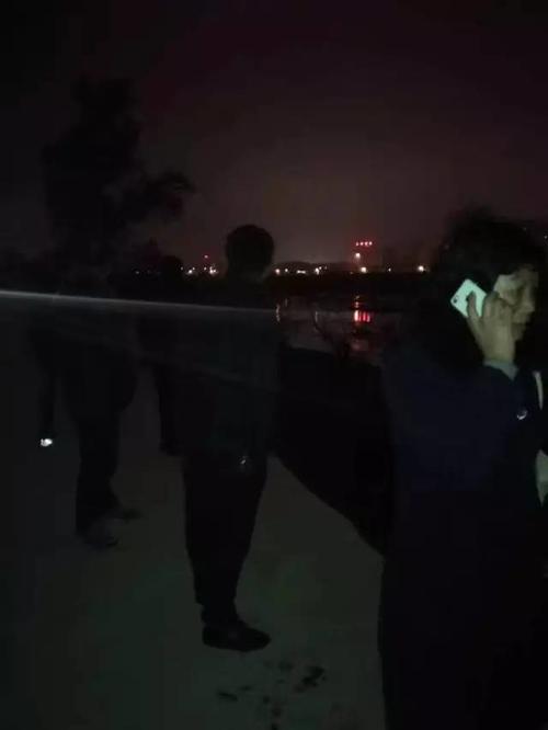 新港澳彩开奖号码记录和带妻儿自杀独自逃生与妻子带着孩子跳河