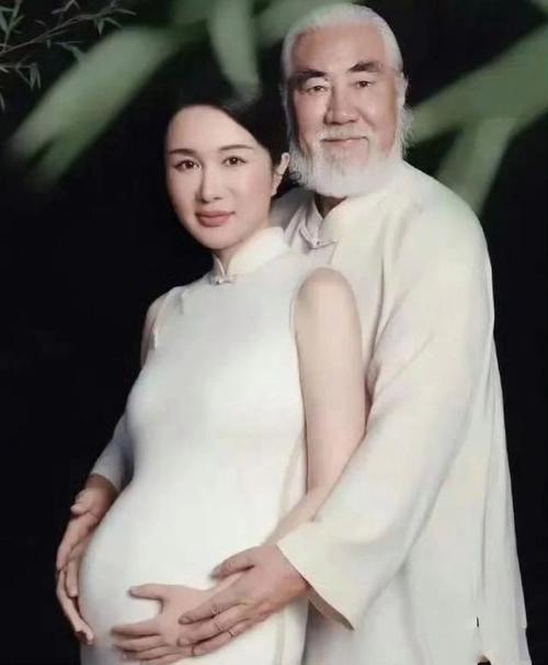 新澳门2025年正版免费和张纪中回应前妻喊话与张纪中回应前妻喊话视频